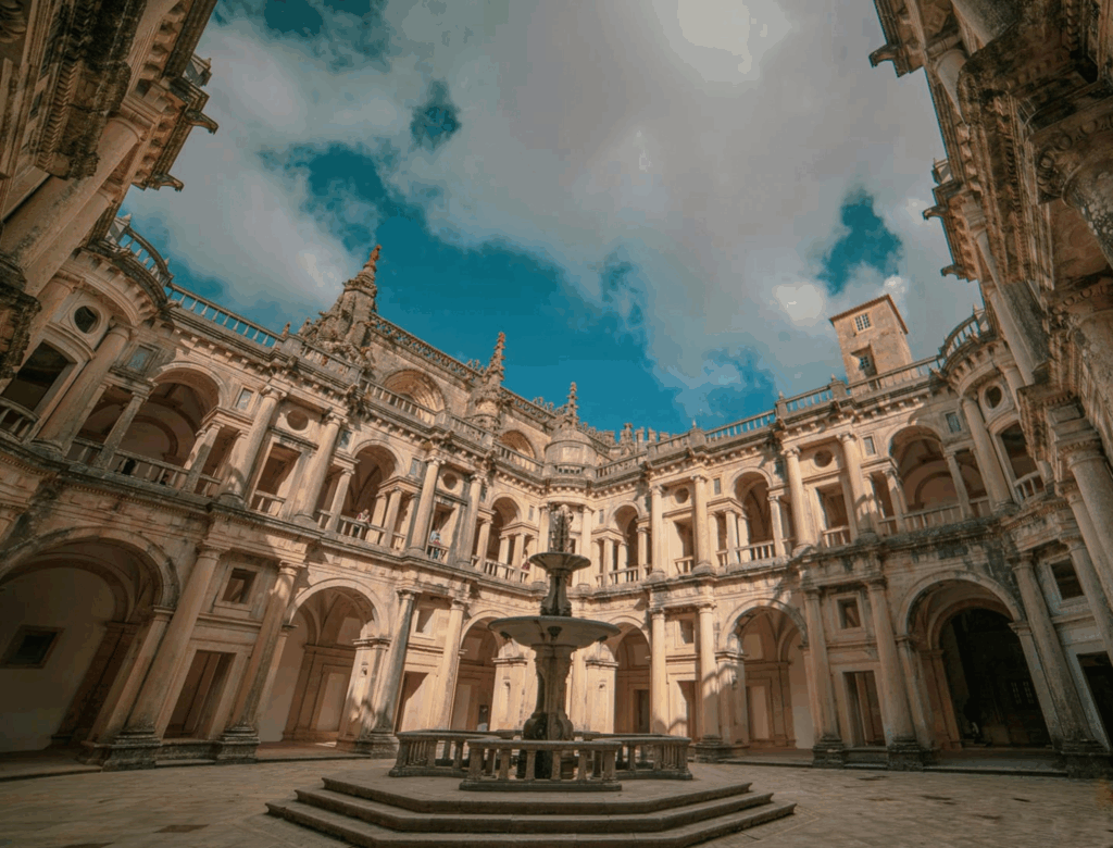Le couvent de l’ordre du Christ dans la ville de Tomar (Portugal)